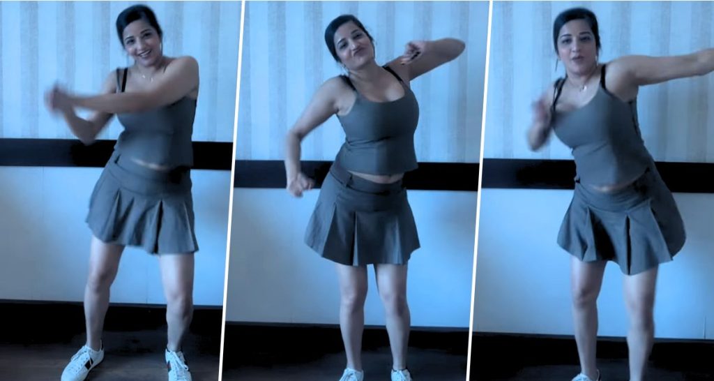 Monalisa did desi dance on short dress