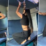 girl showed her dancing talent in the train